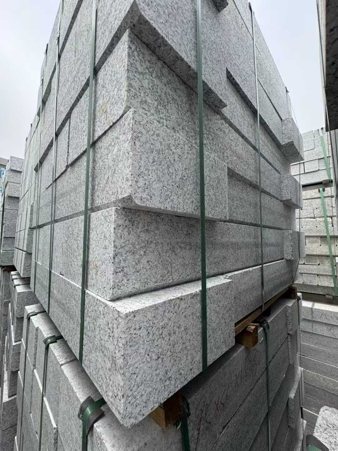 遂宁芝麻白路牙石 马路牙子