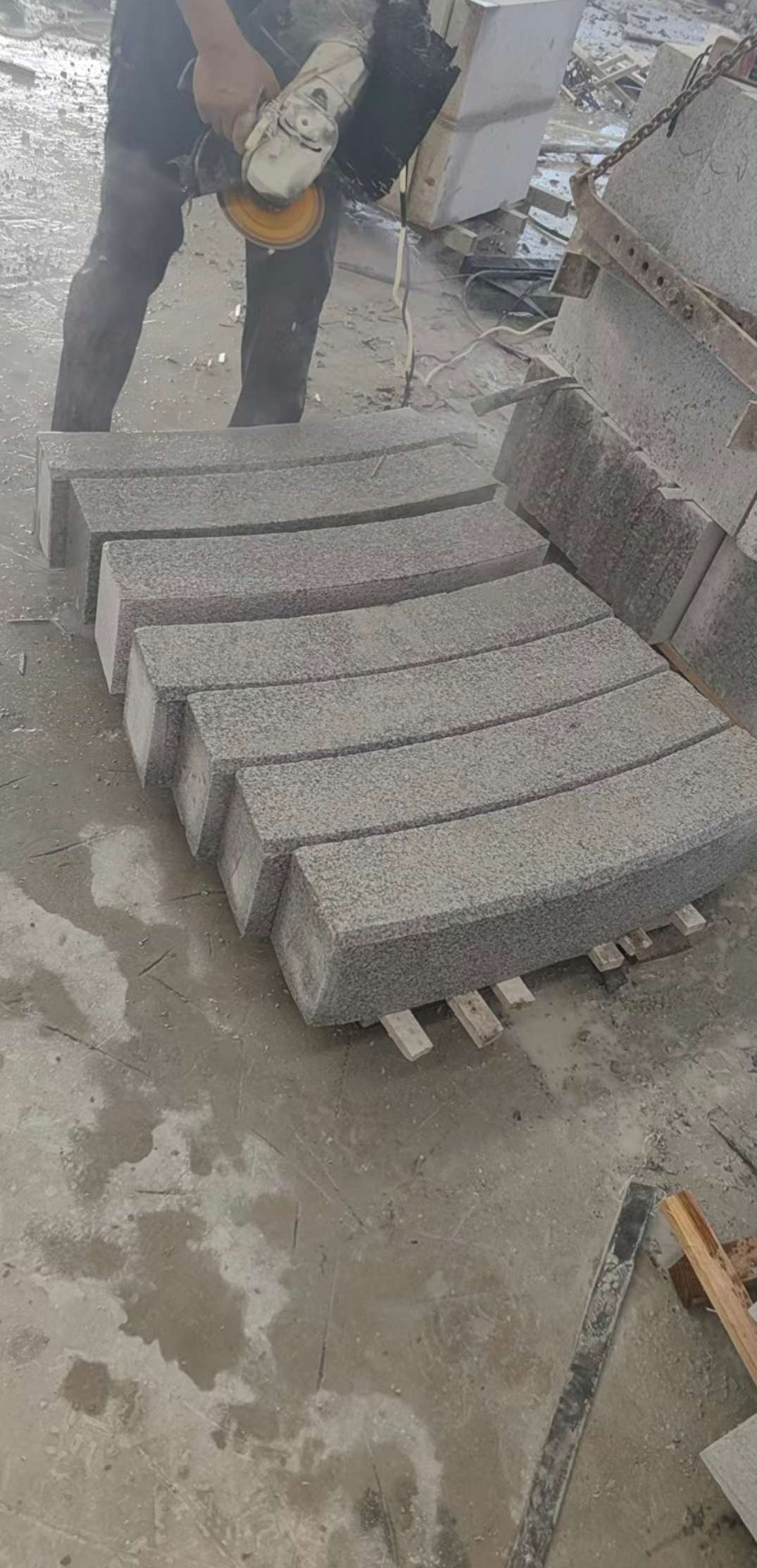 遂宁芝麻白弧形路牙石